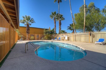 Pool & pool patio at University Manor Apartments in Tucson, AZ